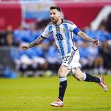 Argentina llevará más defensores que delanteros