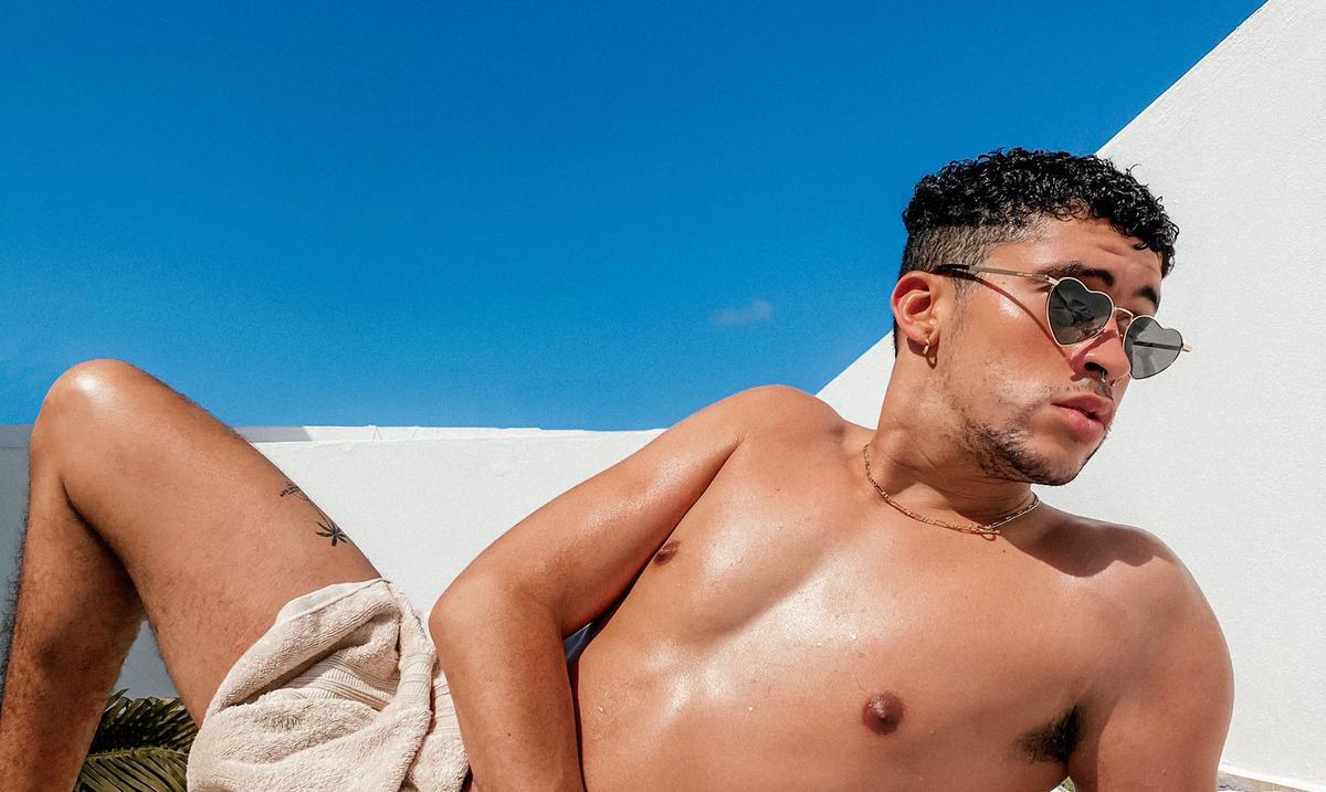 Bad Bunny toma el sol desnudo durante la cuarentena por el coronavirus -  Primera Hora