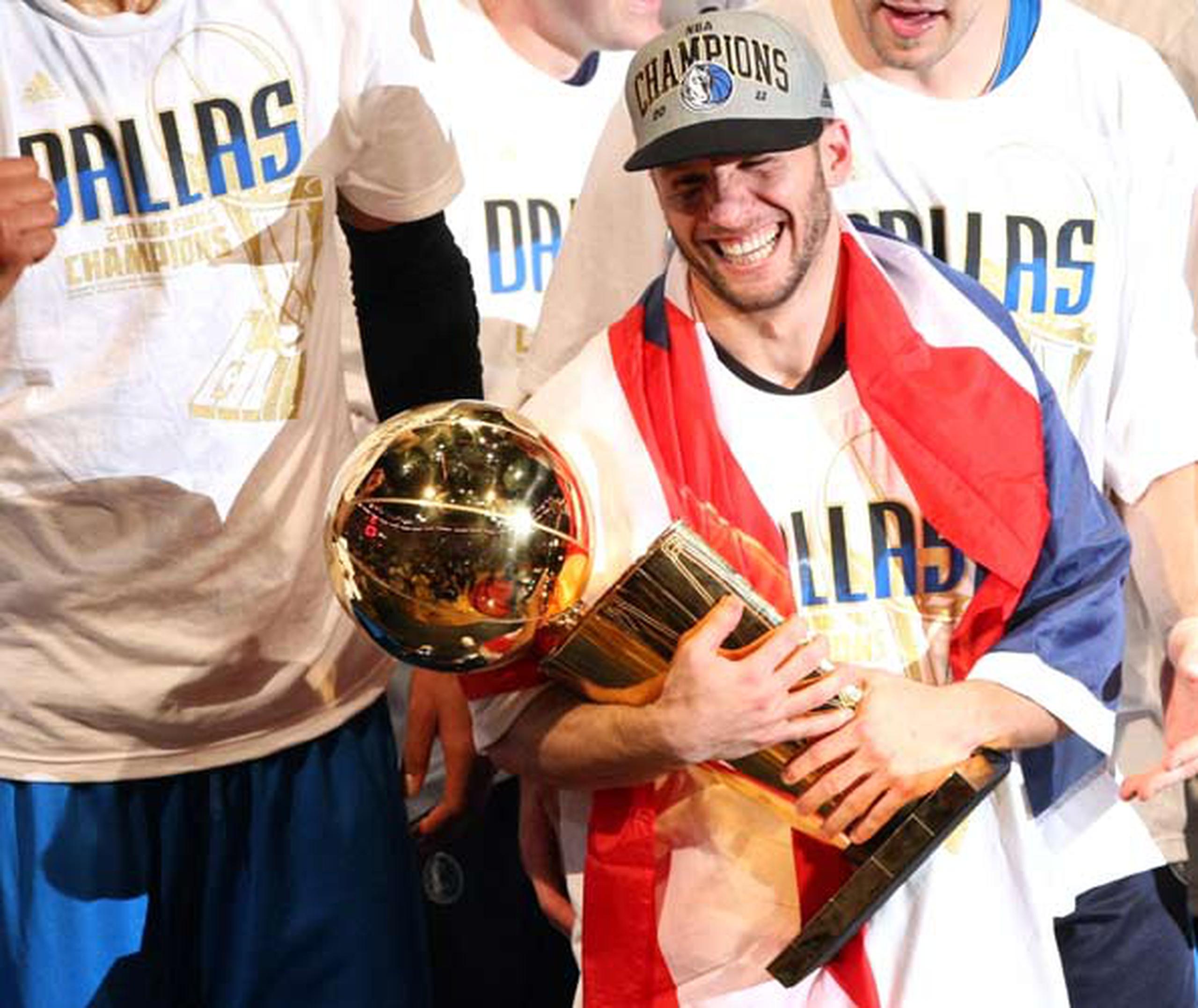 La fiebre boricua con los playoffs de la NBA fue aún mayor en el 2011, año en el que el boricua José Juan Barea y los Mavericks de Dallas ganaron el título de la NBA tras superar al Heat de Miami en seis juegos en la Serie Final.