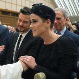 Papa Francisco saluda a Katy Perry y Orlando Bloom en el Vaticano