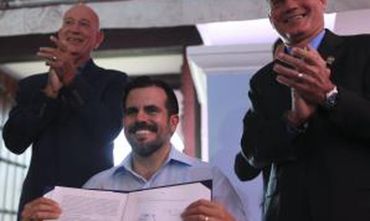 Rosselló da paso al comienzo de la privatización de la AEE - Primera Hora