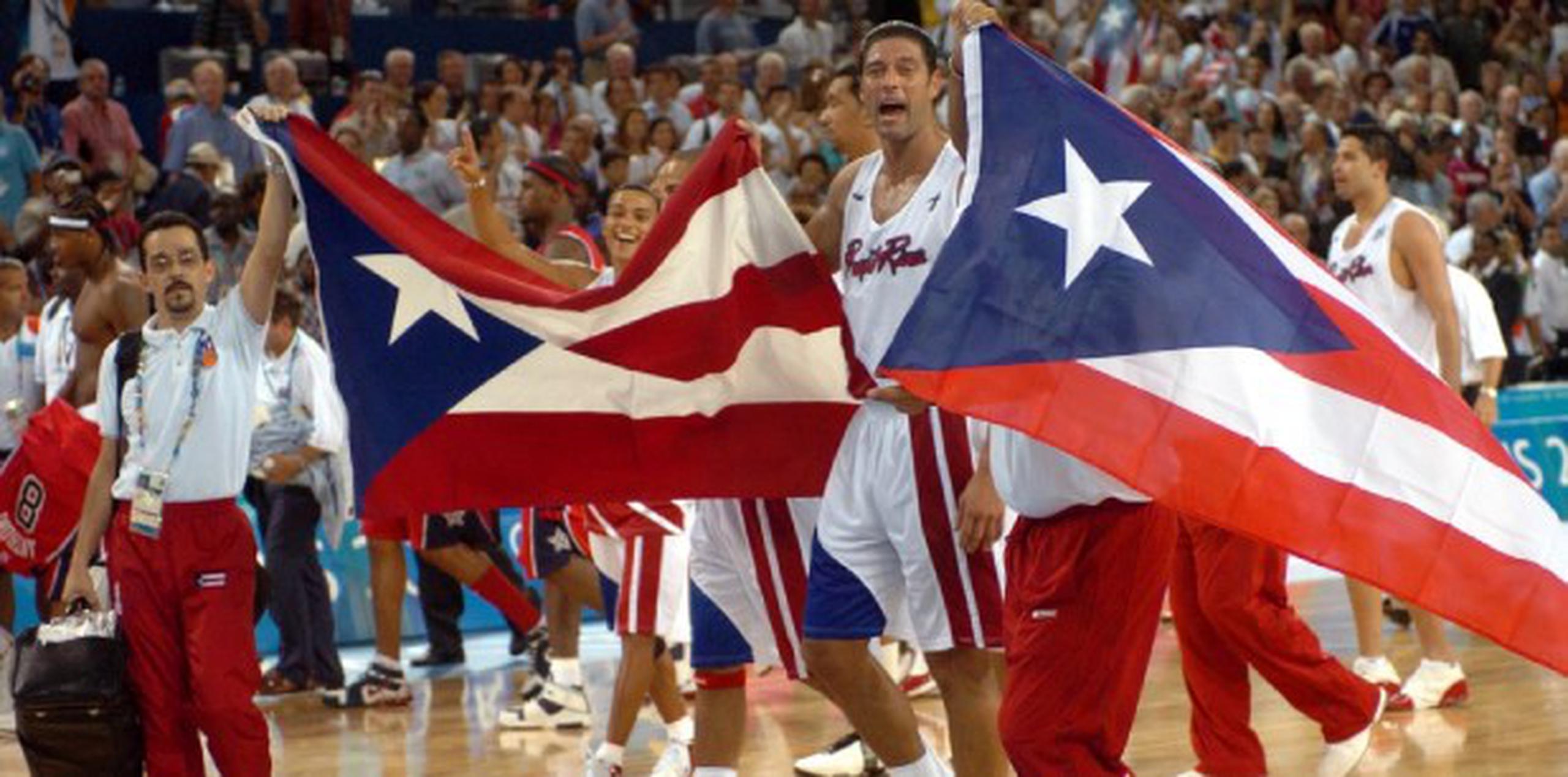La victoria de la Selección de Baloncesto de Puerto Rico sobre el Dream Team en las Olimpiadas de 2004 desató una inmensa alegría y sentido patriótico en el pueblo puertorriqueño. (Archivo)