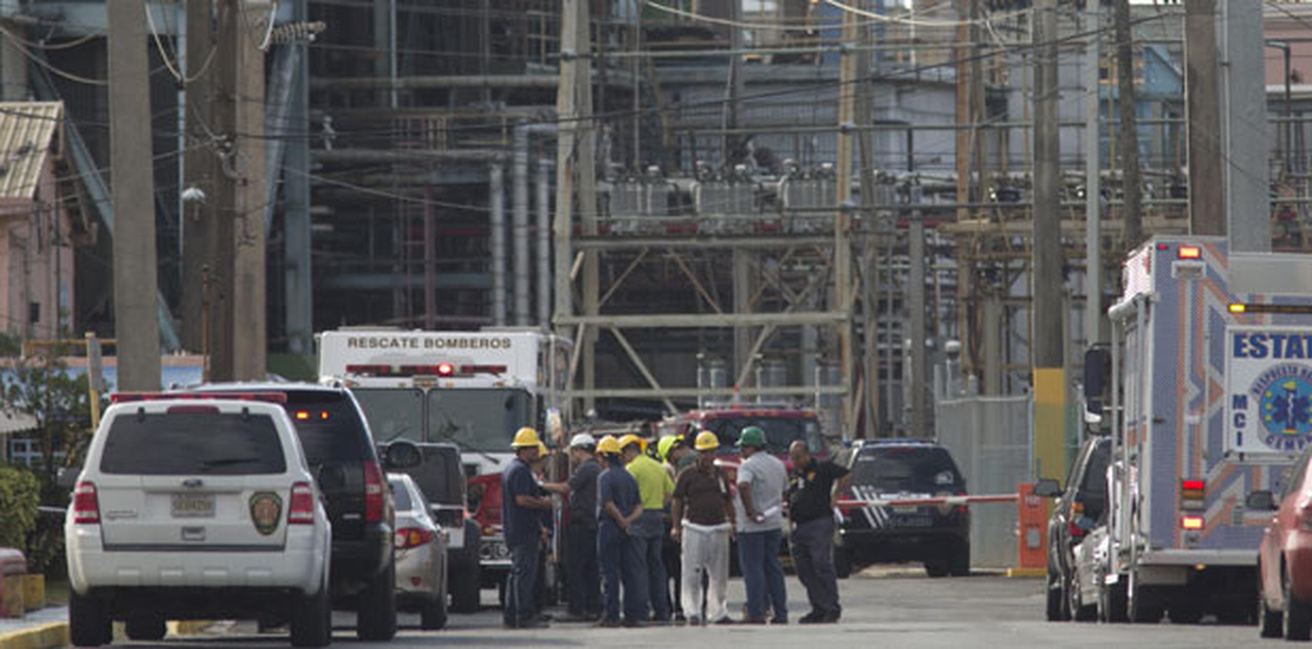 Las malas noticias arropan a la AEE desde el pasado 13 de julio cuando se registró una explosión en el Complejo Generatriz, de San Juan. (Archivo)