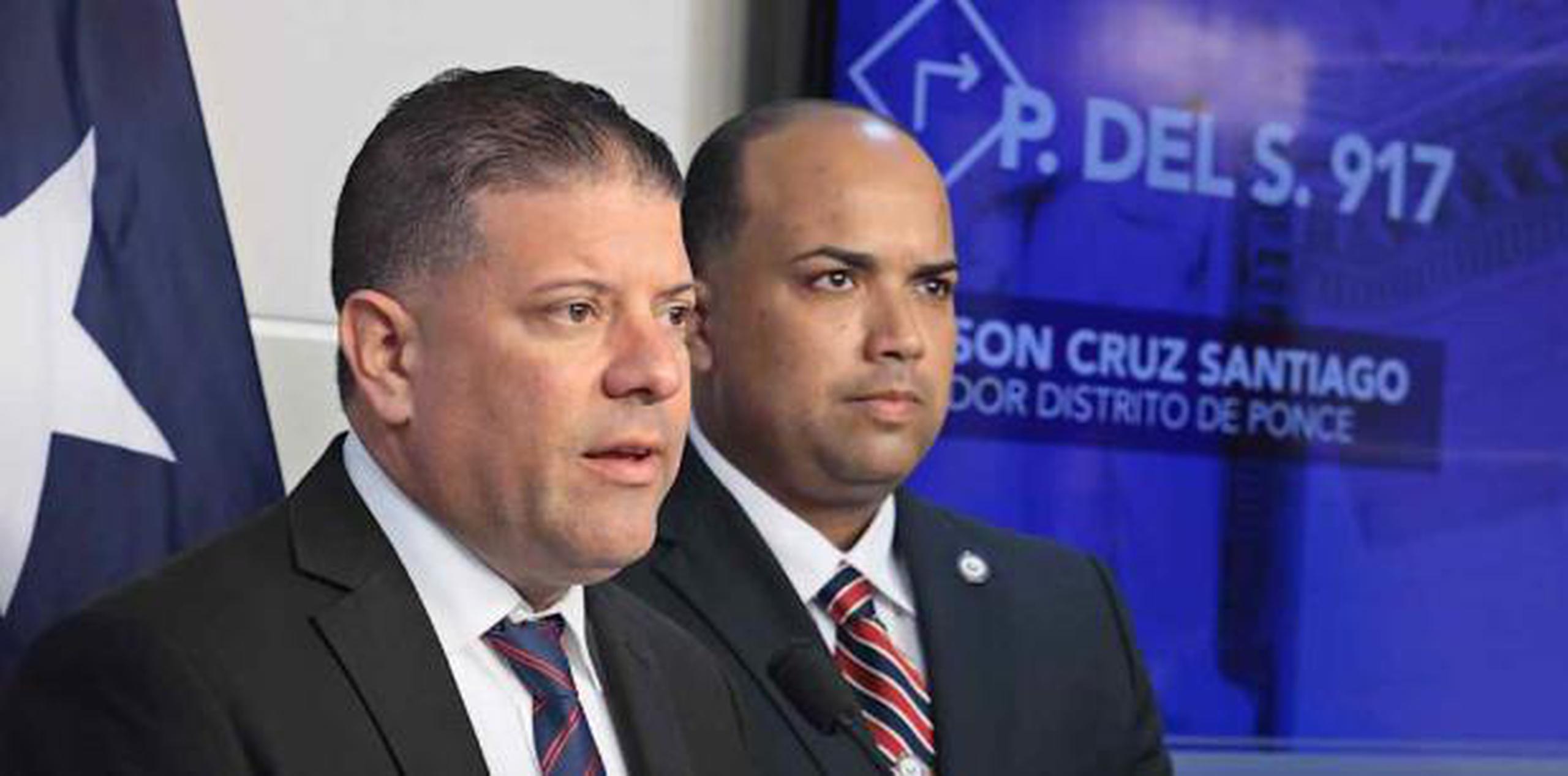 Los senadores Nelson Cruz Santiago (izquierda) y Miguel Laureano Correa. (Suministrada)