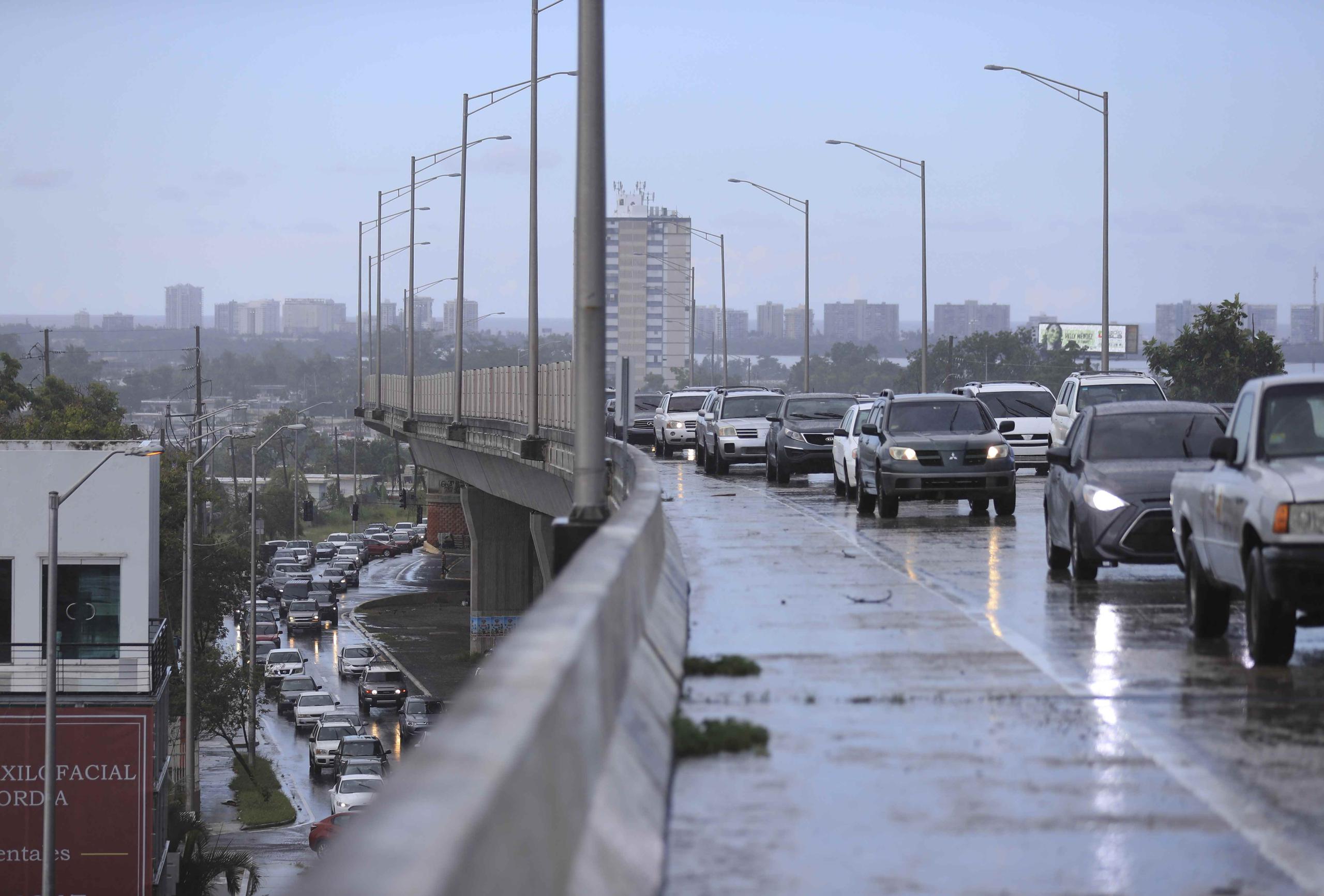 Inundación y fuerte congestión vehicular en la avenida 65 de infantería por fuertes lluvias en el área de Rio Piedras.(teresa.canino@gfrmedia.com)