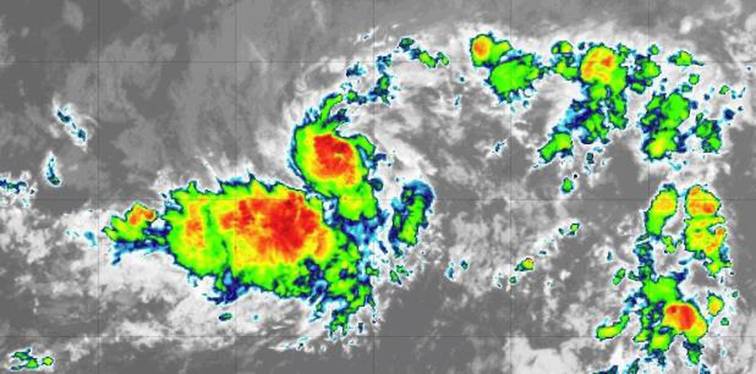 Las proyecciones son que este fenómeno se fortalezca en las próximas horas, comience a debilitarse el sábado y vuelva a ser una onda tropical. (Tropical Tidbits)