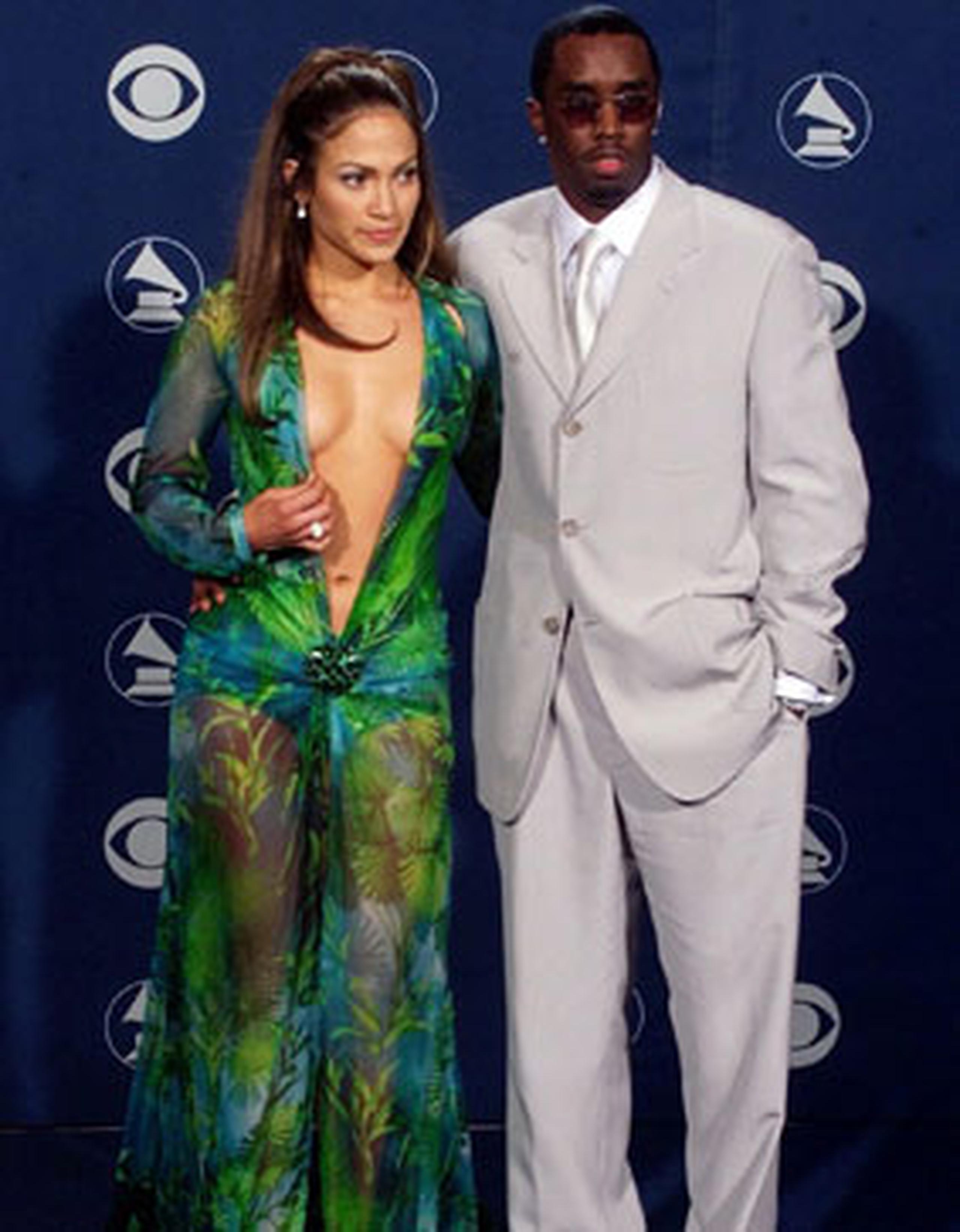 El vestido verde de Versace que utilizó Jennifer López en los Grammy del 2000 fue utilizado originalmente por otra persona. (AP)