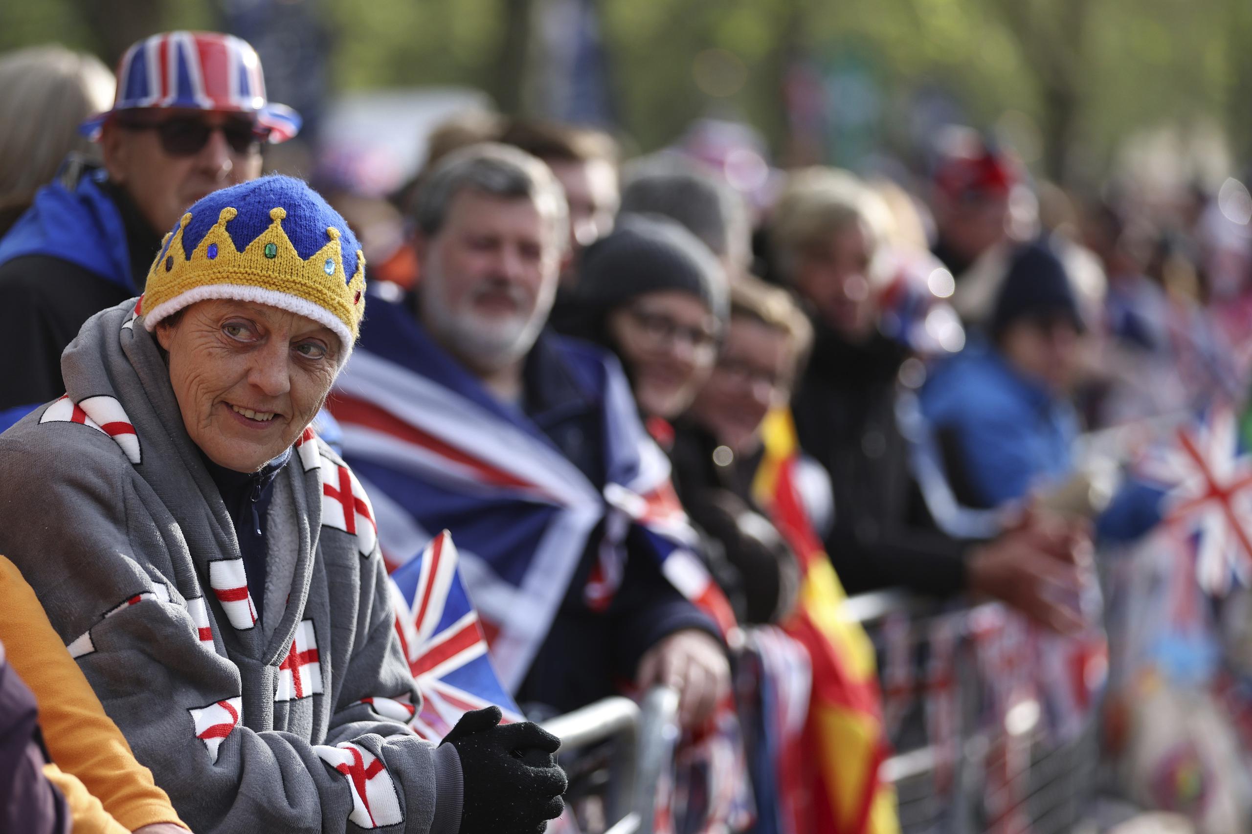 Miles de personas abarrotaron las calles de Londres para ver al Rey Carlos III.
