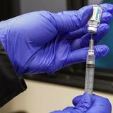 Johnson & Johnson asegura que Salud recibió información errónea sobre problemas de calidad de su vacuna