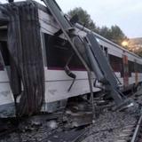 Un muerto y docena de heridos tras descarrilarse tren en España