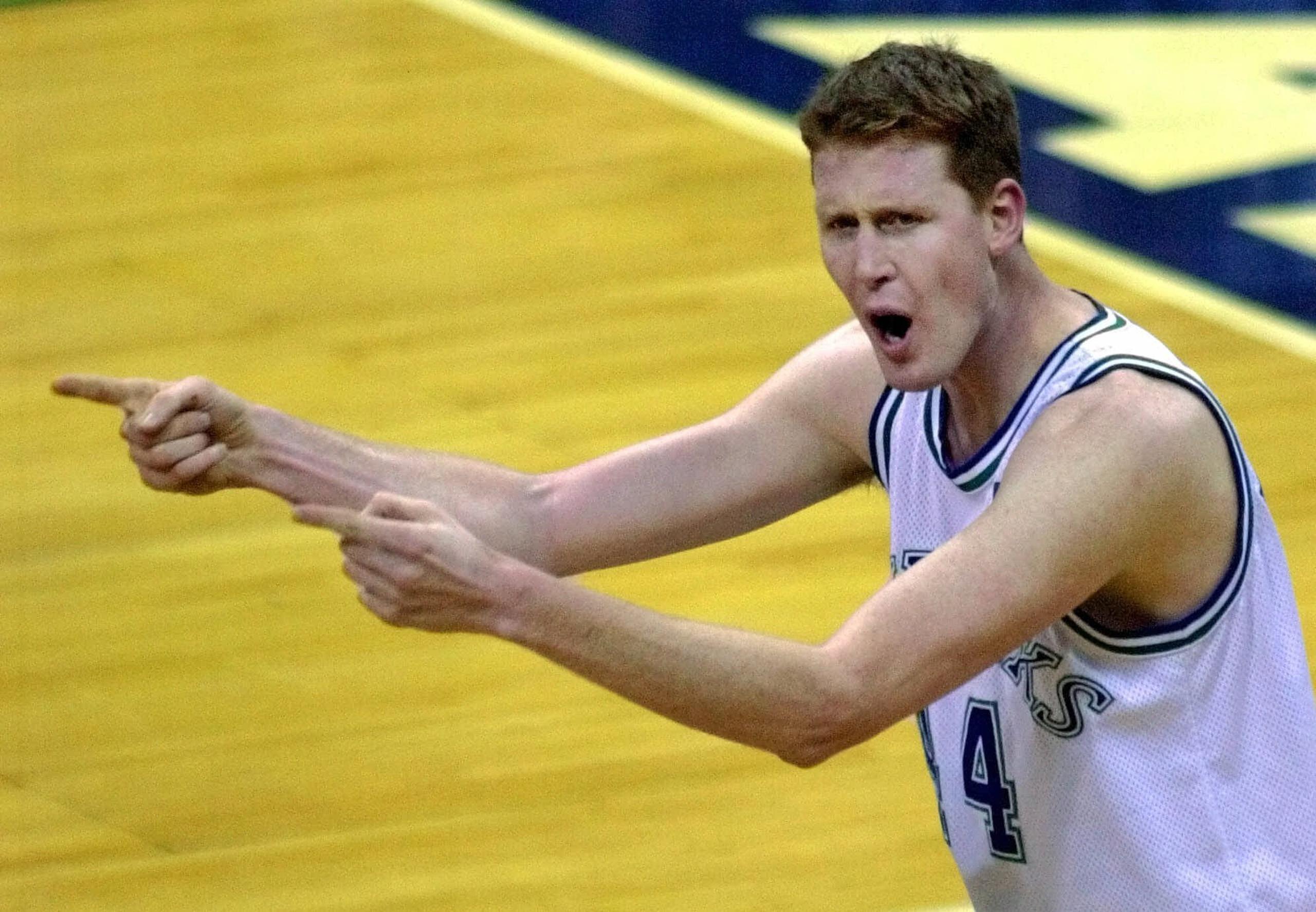 Shawn Bradley totalizó 12 temporadas en la NBA, siendo la última en 2004-05 con los Mavericks de Dallas.