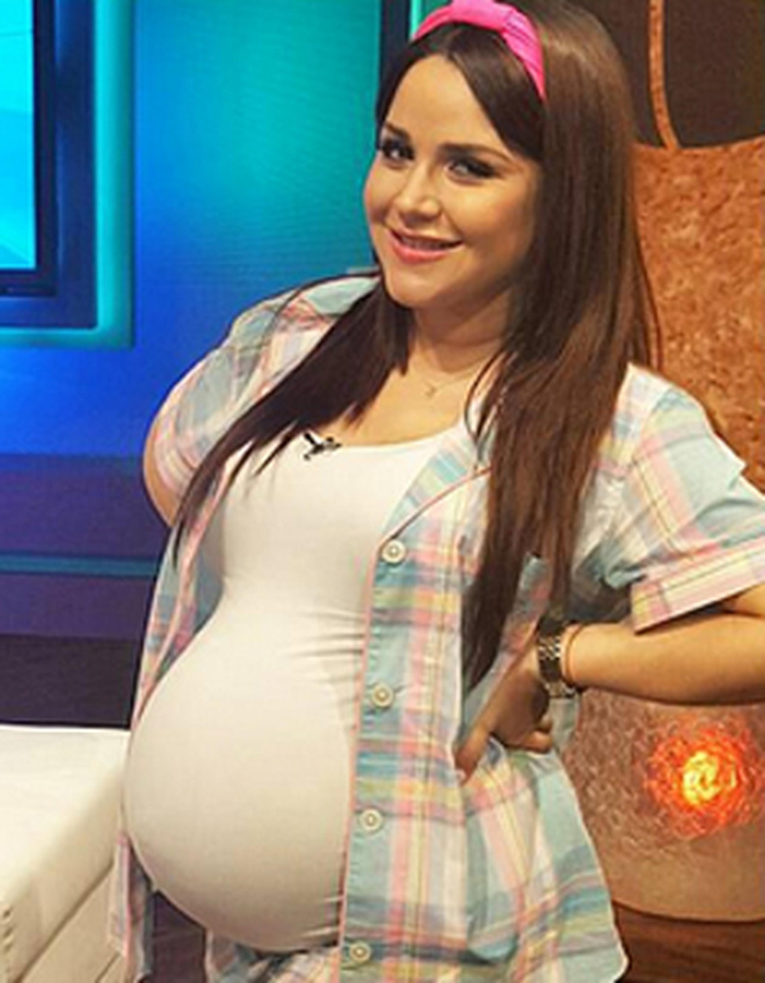 La animadora comparte a diario imágenes y vídeos de su hija Kamilia, que ya tiene 3 semanas de nacida. (Instagram)