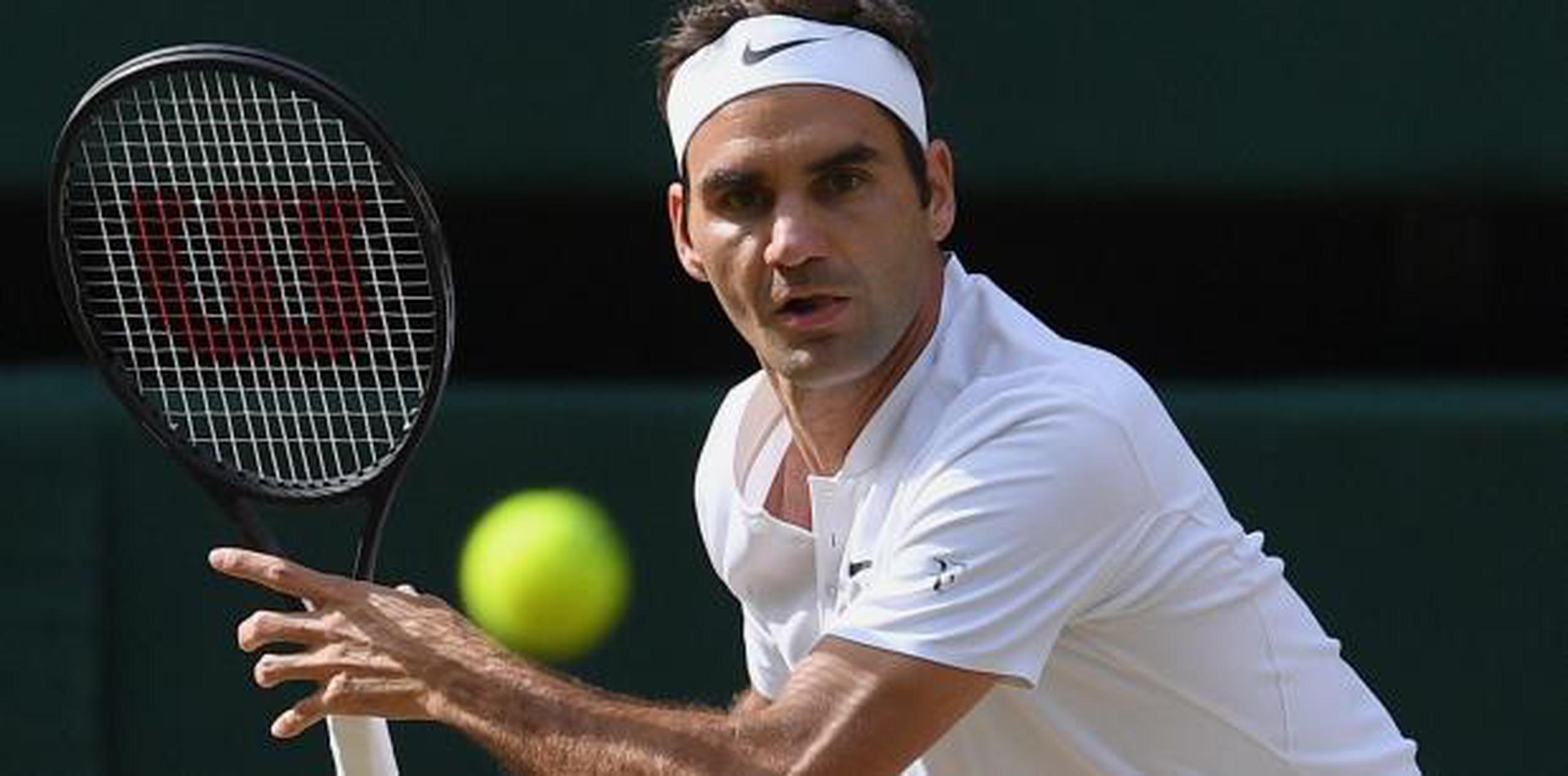 Federer, al igual que la temporada pasada, ha descartado jugar este año los torneos sobre tierra batida y ha centrado su objetivo en Wimbledon. (EFE)