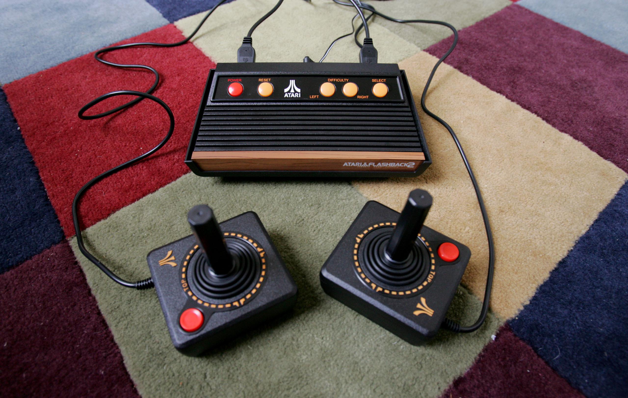 Fundado en 1972 por Nolan Bushnell y Ted Dabney, Atari se convirtió en pionero de los juegos de maquinitas, consolas caseras de videojuegos y computadoras caseras.