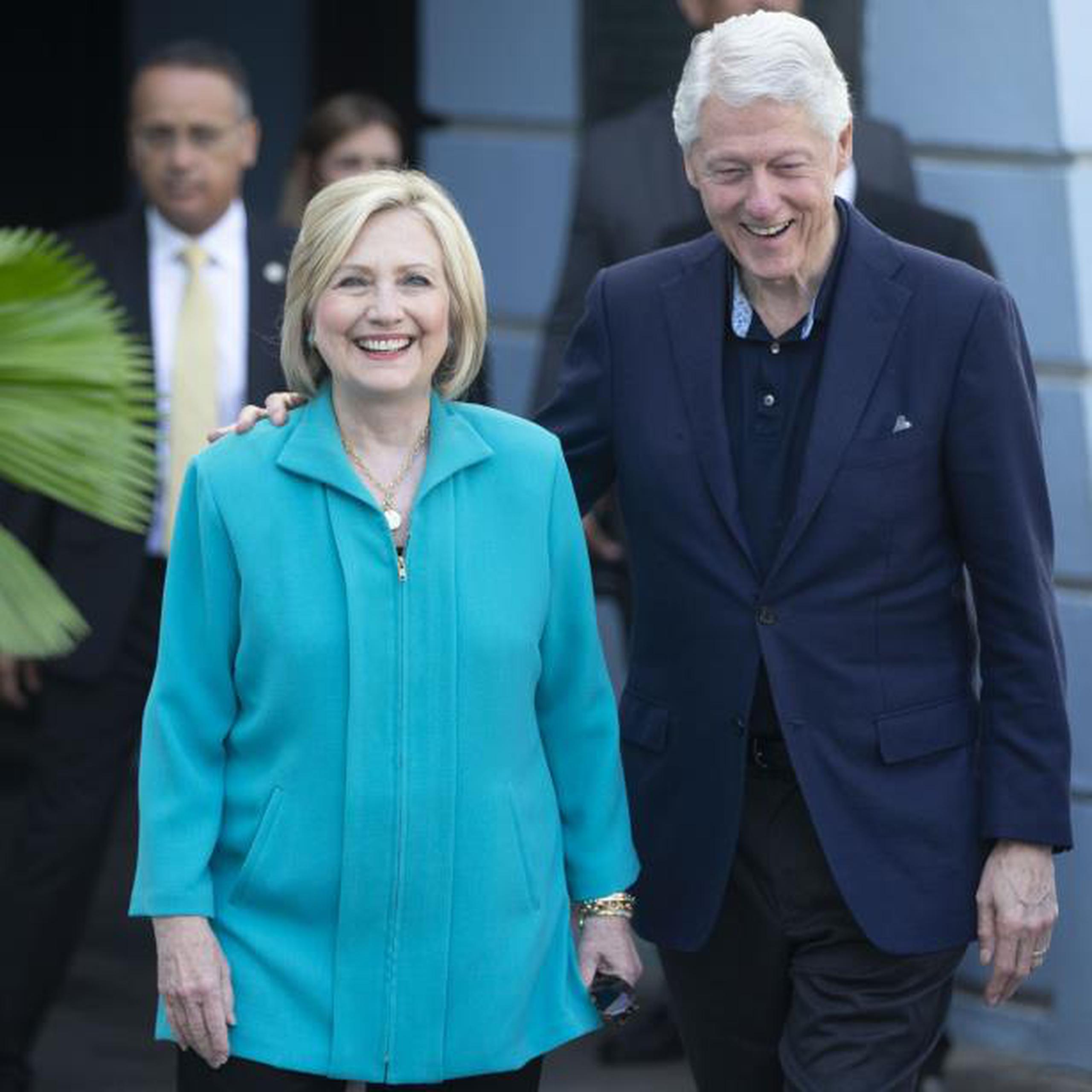 Hillary y Bill Clinton durante su visita a Fortaleza en enero de este año en la Fortaleza. (Archivo)
