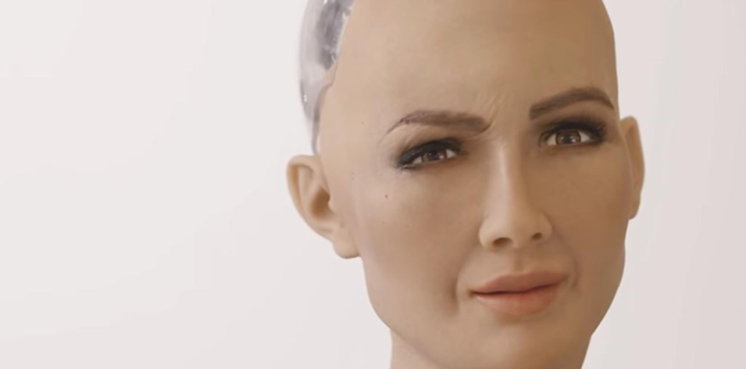 Sophia tiene 62 expresiones faciales. (YouTube / Hanson Robotics)