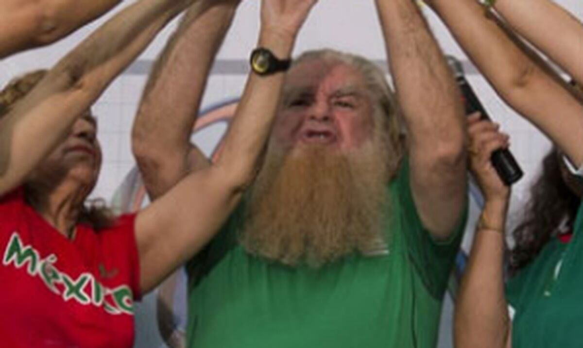 "Brujo Mayor" hace rito por triunfo de México - Primera Hora