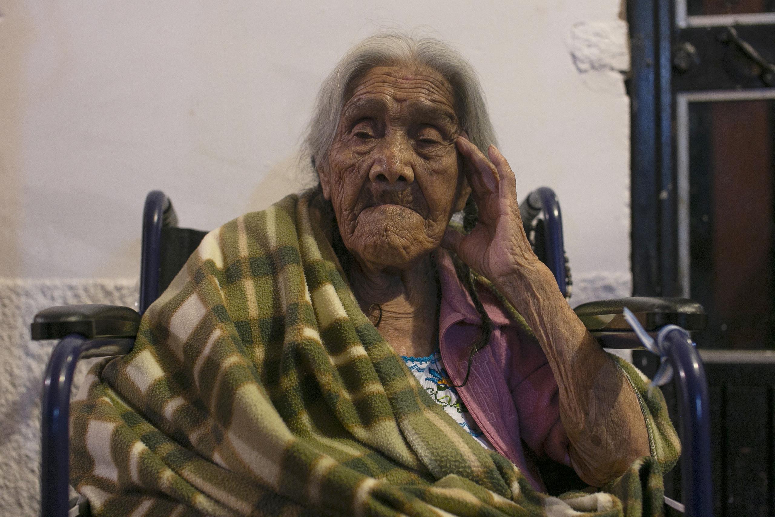 Fotografía de archivo fechada el 1 de noviembre de 2018 que muestra a María Salud Ramírez Caballero Mamá Coco en su hogar de la comunidad de Santa Fe de la Laguna, Michoacán (México). EFE/Iván Villanueva
