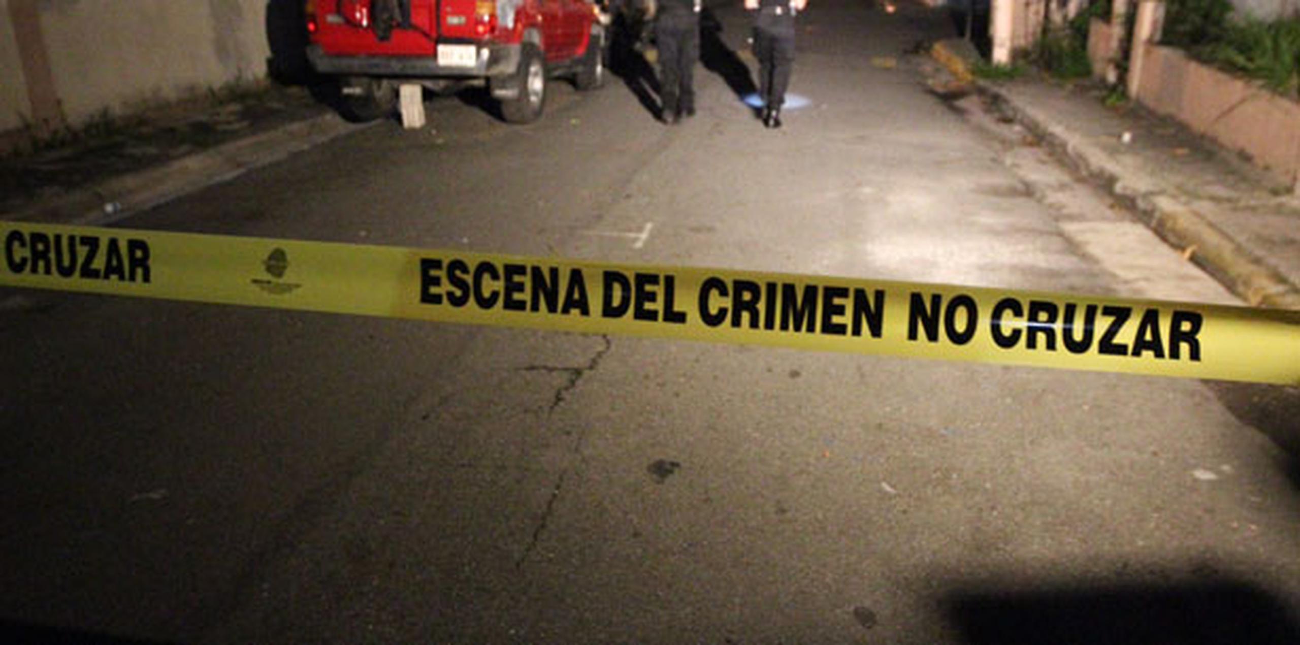 Agentes adscritos a la División de Homicidios de Bayamón y el fiscal Iván Rivera se hicieron cargos de la investigación. (Archivo)