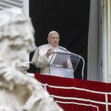 Papa Francisco hace inesperada visita en Roma 
