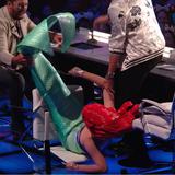 Katy Perry se da tremenda matá vestida como la sirenita en “American Idol”