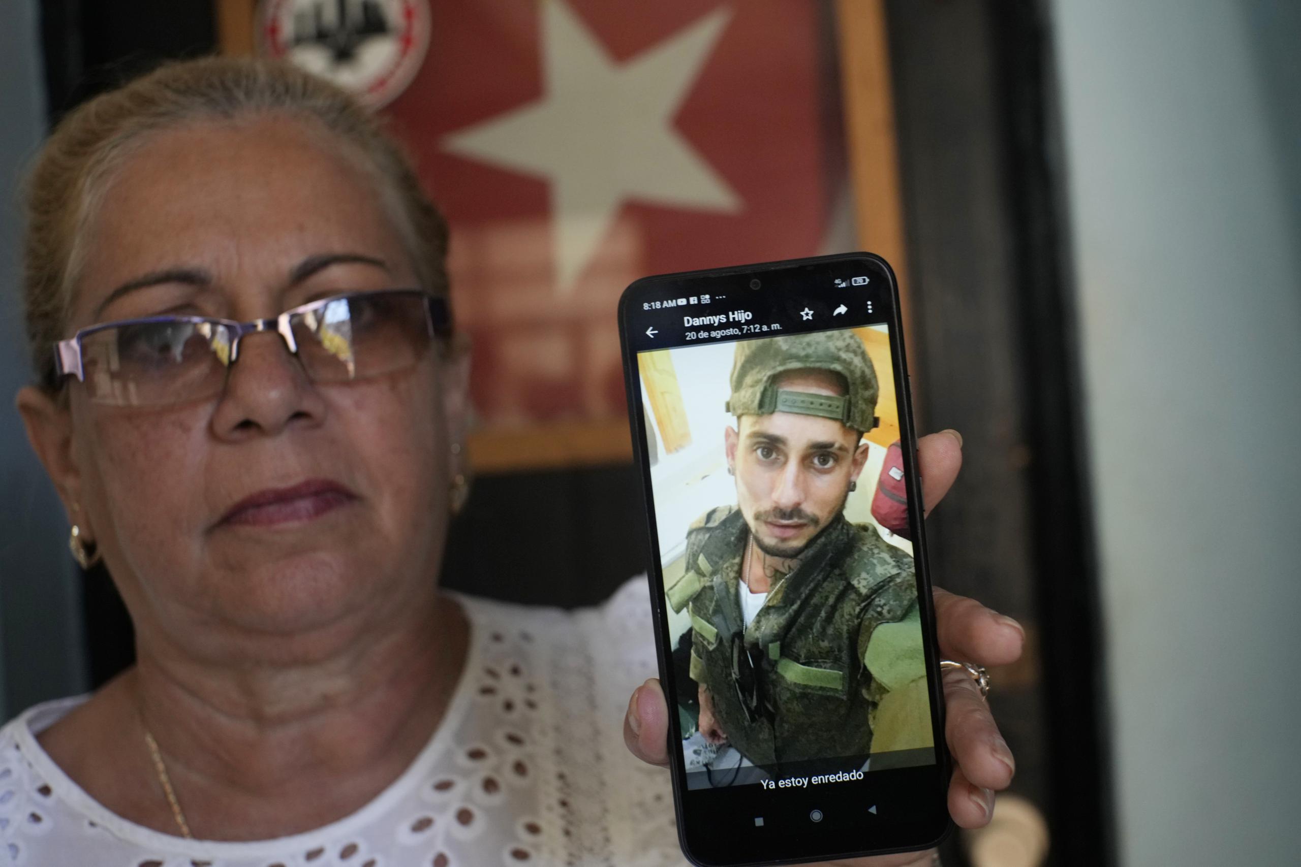 Marilin Vinent muestra una fotografía de su hijo Dannys Castillo con vestimenta militar en un mensaje del 22 de agosto. Desde entonces no ha sabido mas sobre él.