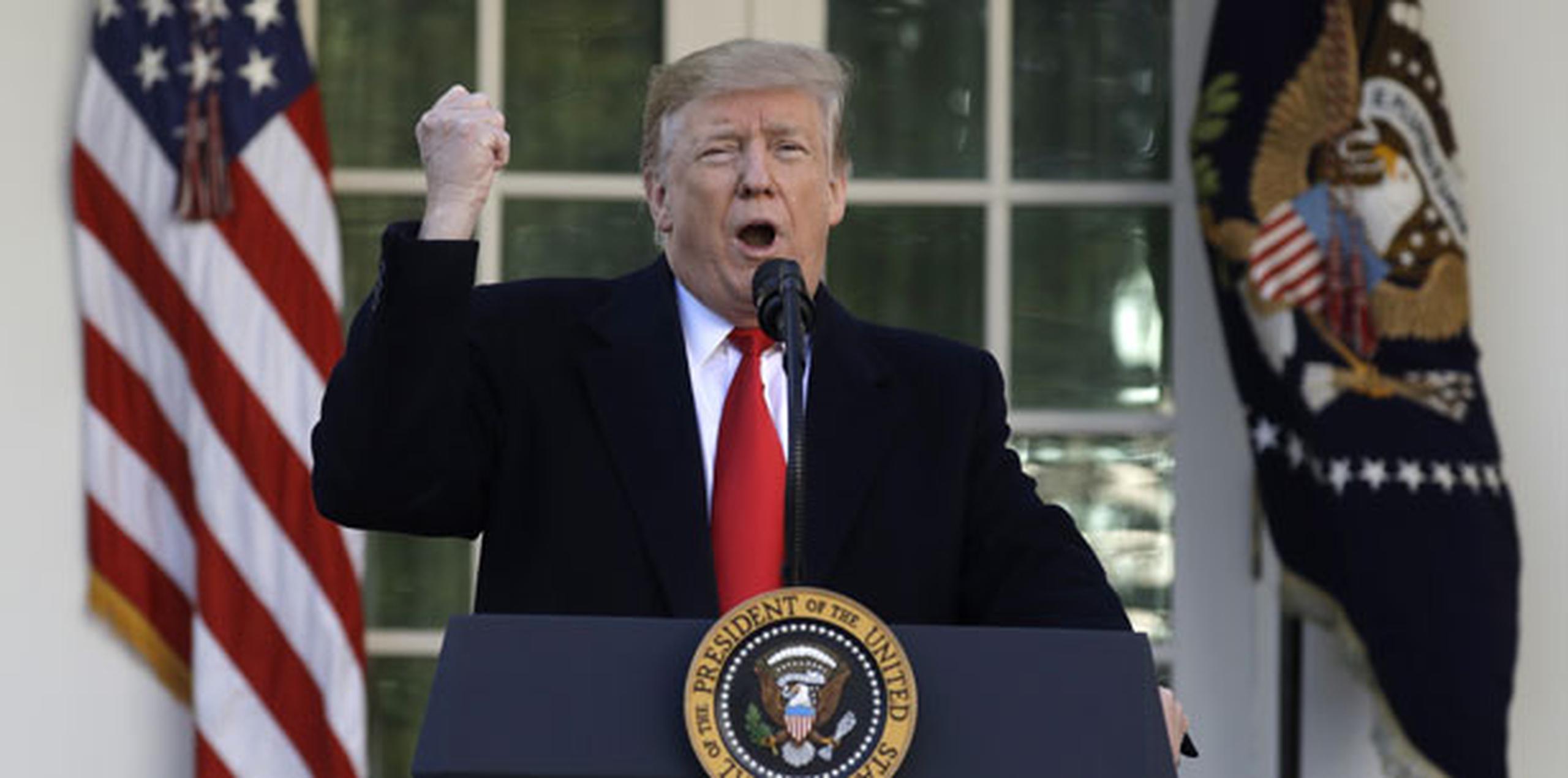 La comentarista conservadora Ann Coulter, una gran partidaria del muro, describió a Trump como el “cobarde más grande” que ha ocupado la Oficina Oval. (AP)