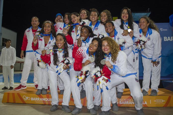 El equipo de polo acuático de Puerto Rico cargó con la medalla de plata en los Juegos Centroamericanos y del Caribe de 2018.
