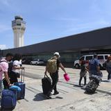 Gobernador admite que hay áreas del aeropuerto que “dejan mucho que desear”