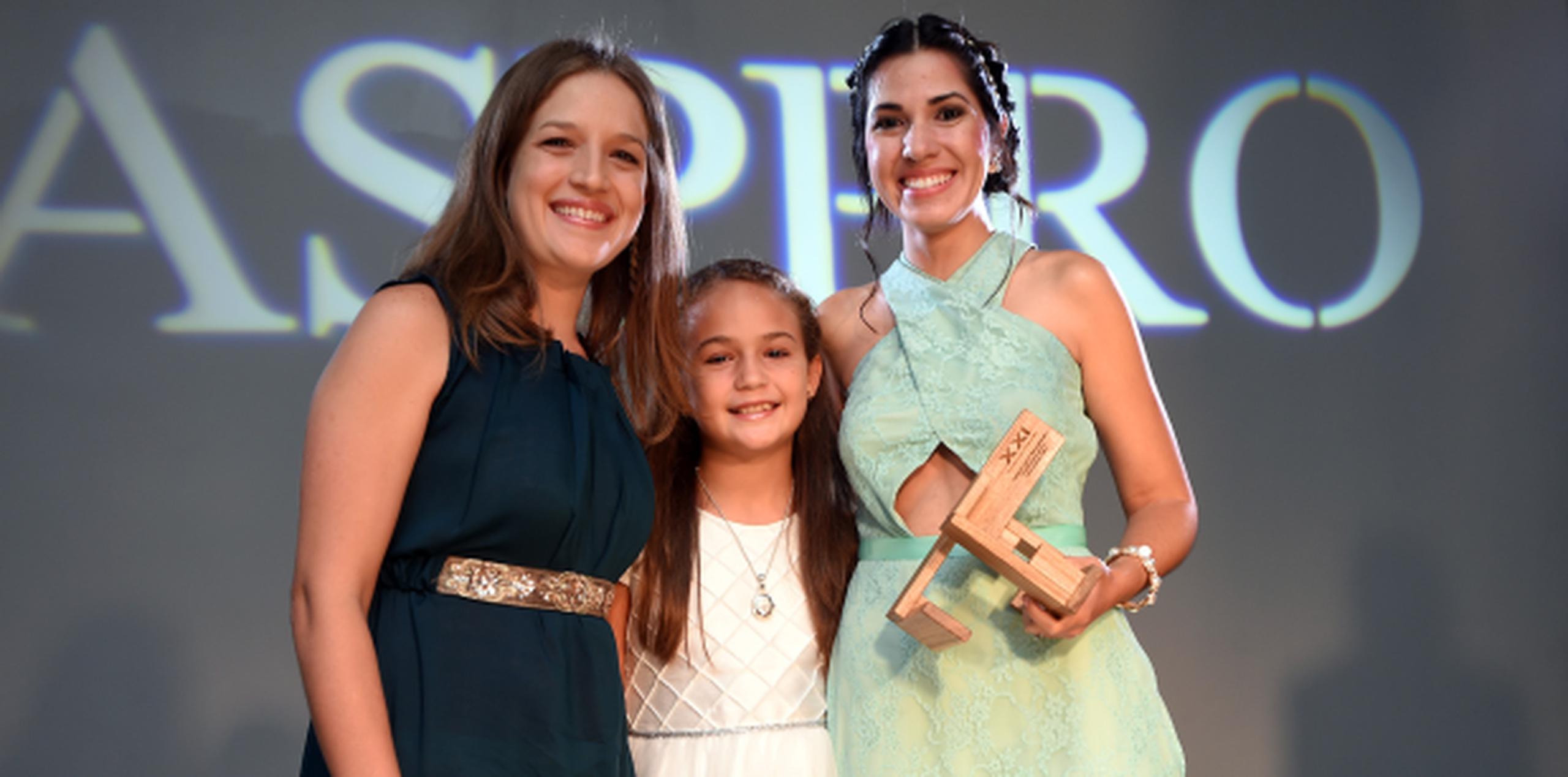 El premio Periodista Joven del Año de la Fundación Laura Rivera Meléndez fue otorgado a la reportera Cristina del Mar Quiles. (andre.kang@gfrmedia.com)