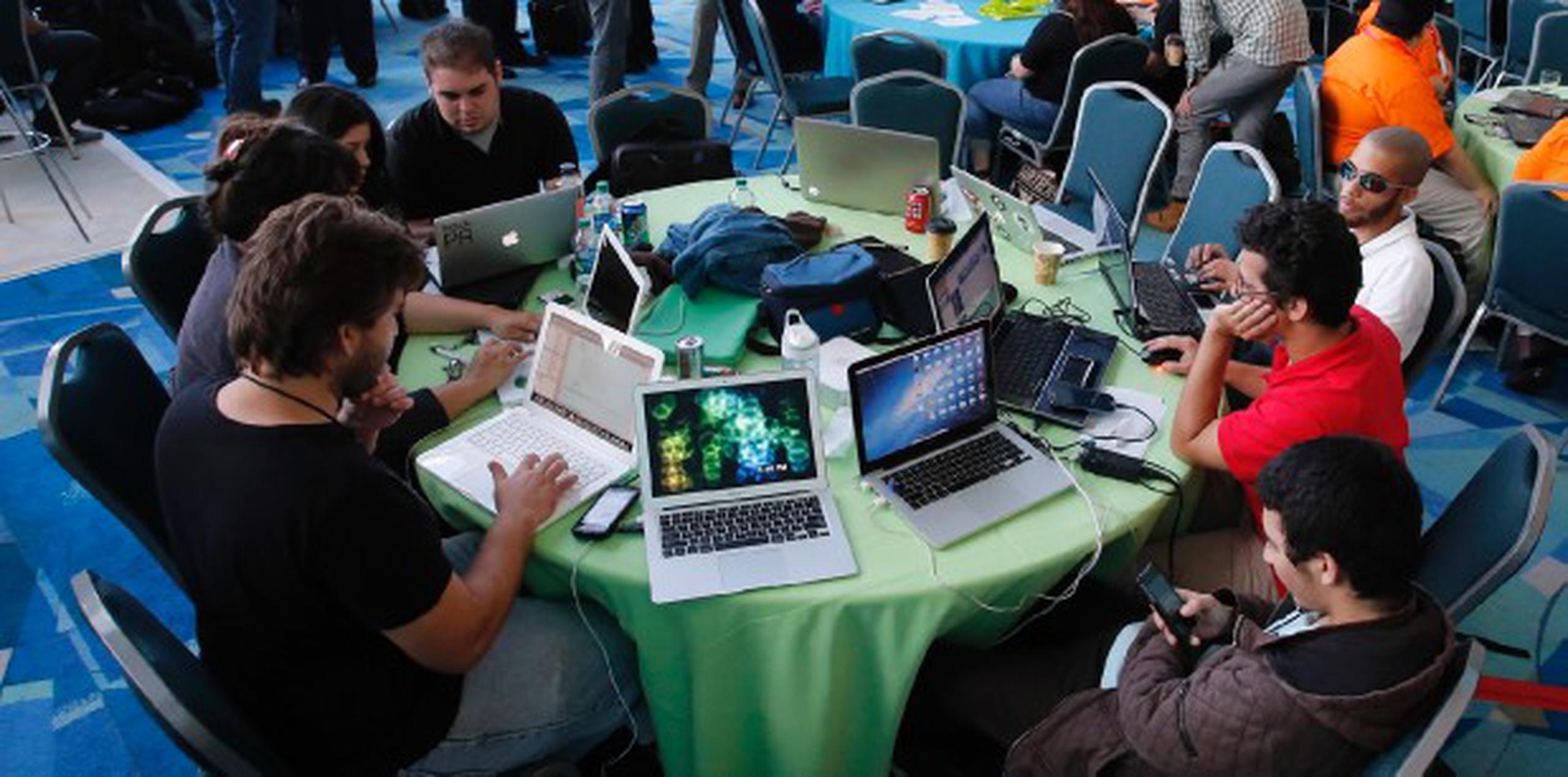 Esfuerzos recientes como la Cumbre de Tecnología, Puerto Rico Summit, han motivado a los futuros tecno-empresarios a desarrollar sus proyectos de programación con mayor entusiasmo. (Archivo)