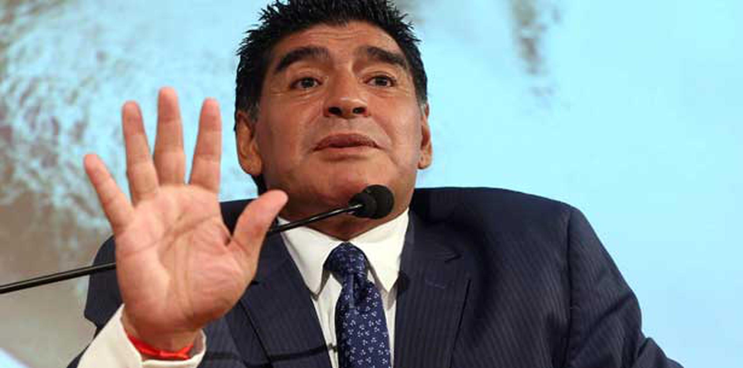 En visitas previas a Italia, las autoridades fiscales le incautaron a  Diego Maradona dos relojes Rolex y aretes de diamantes. ( EFE/Matteo Bazzi)