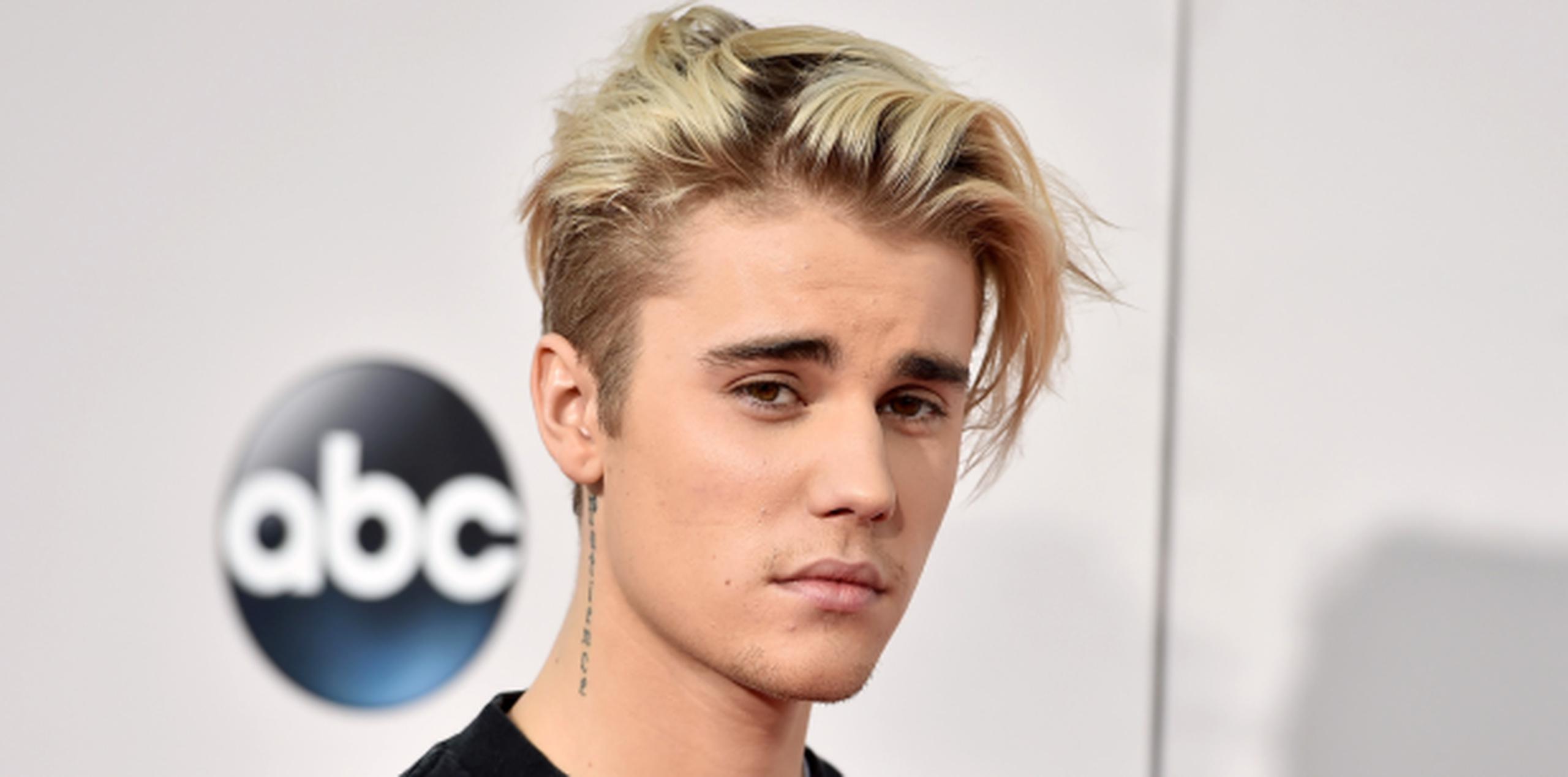 La disputa entre los cantantes comenzó el fin de semana pasado cuando Bieber mostró su disgusto por los comentarios negativos que recibió su actual novia. (Prensa Asociada)