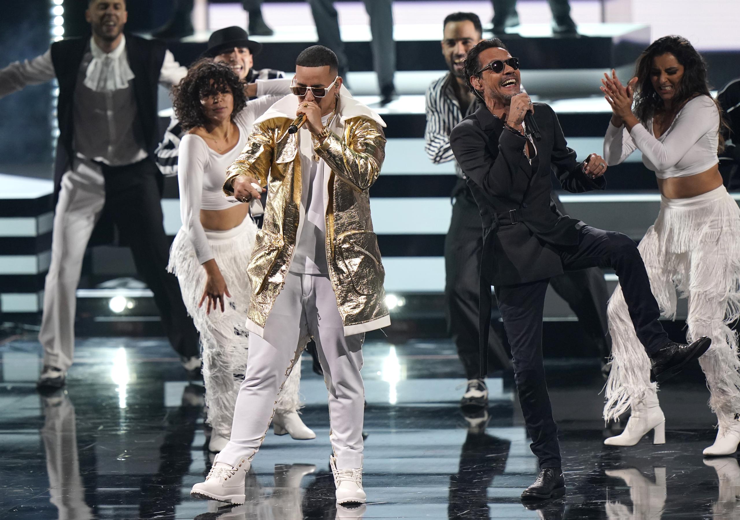 Daddy Yankee y Marc Anthony en Premio Lo Nuestro.