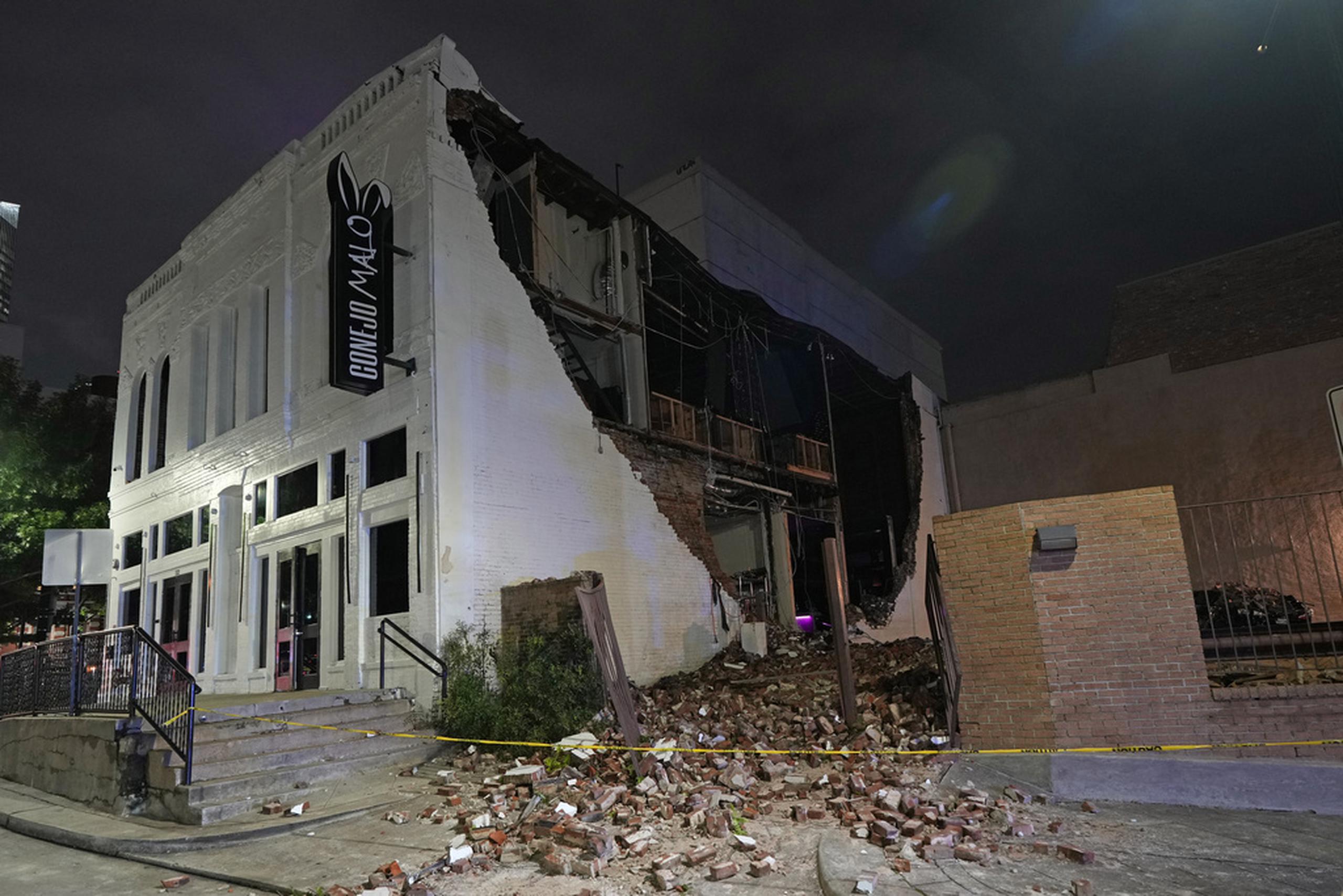 Un edificio con daños en Houston.
