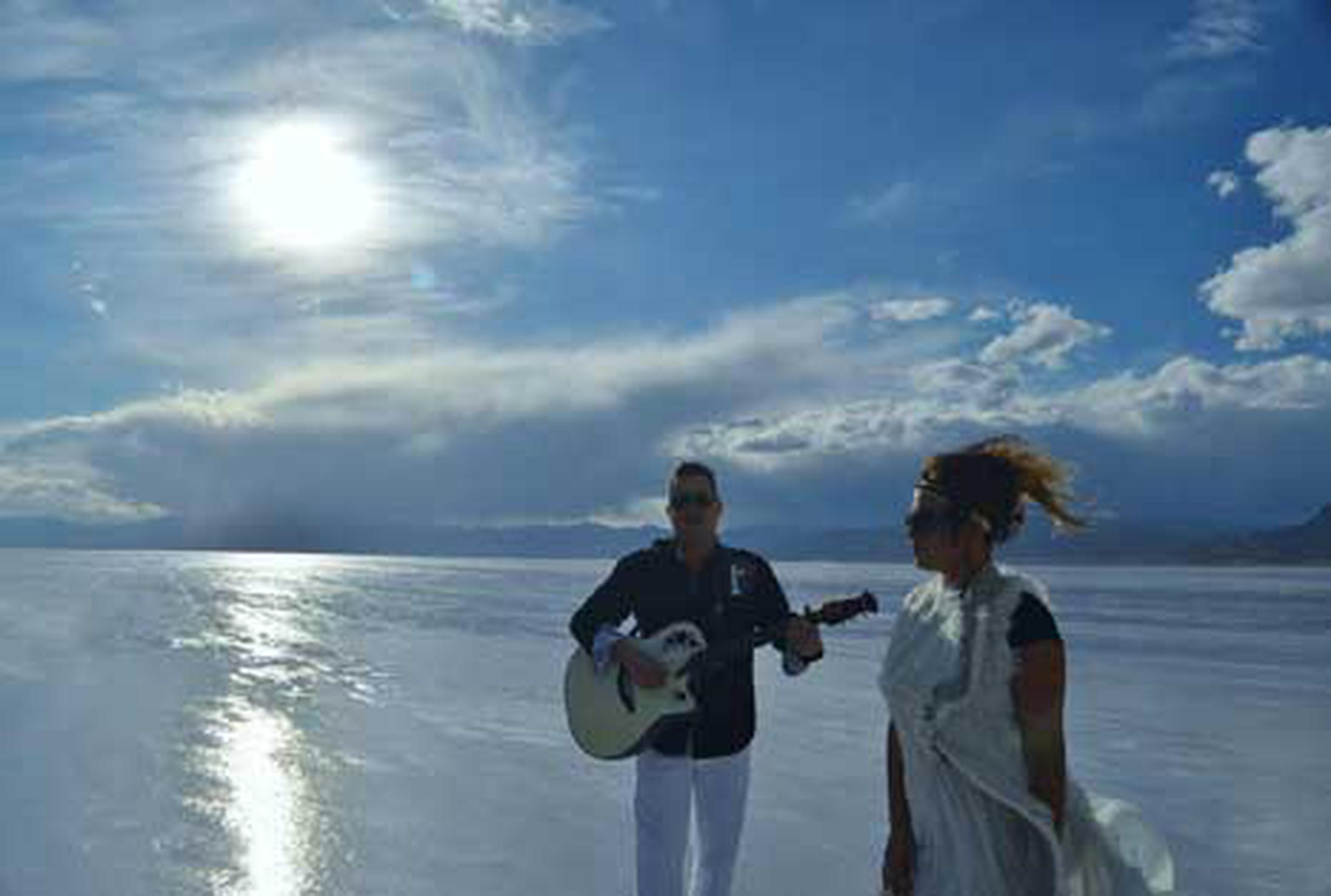 Samuel Hernández y Melodie Joy grabaron en Salt Lake City, Utah, parte del vídeo. (Suministrada)