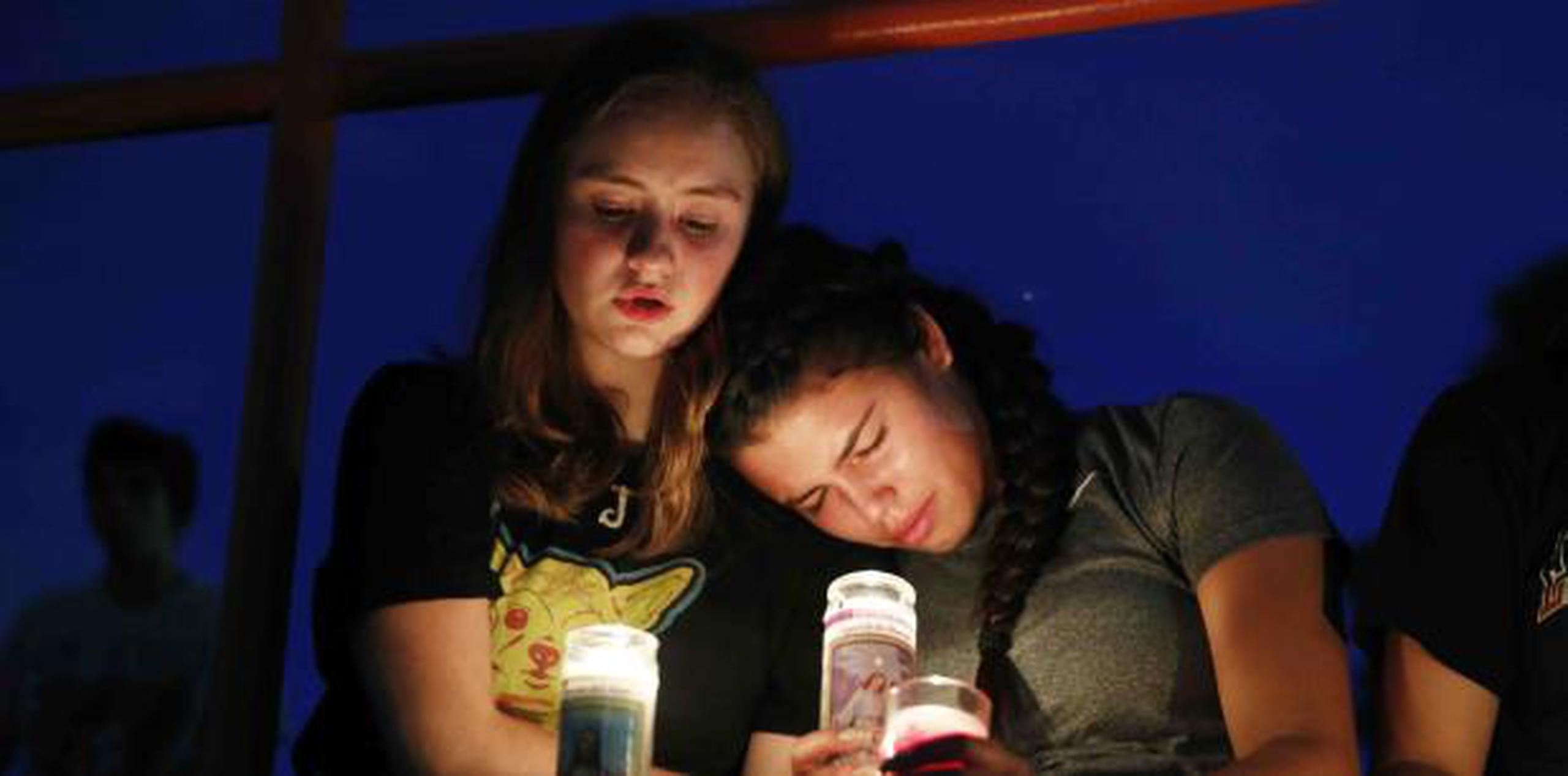 Una vigilia por la memoria de las víctimas de la balacera ocurrida en El Paso, Texas.  (AP Photo/John Locher)