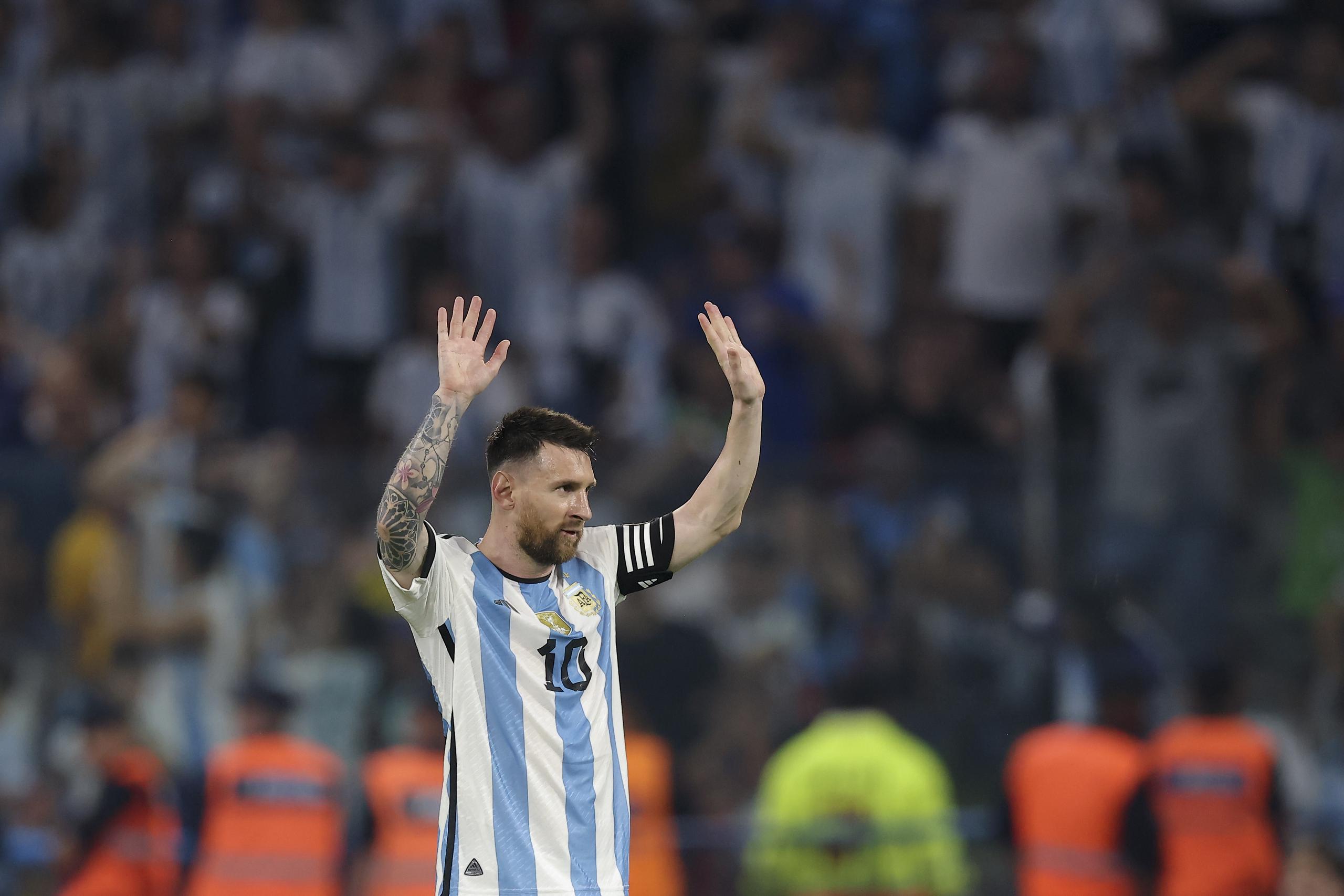 Lionel Messi festeja uno de sus goles con la selección argentina en un amistoso ante Curazao disputado el martes en Santiago del Estero.