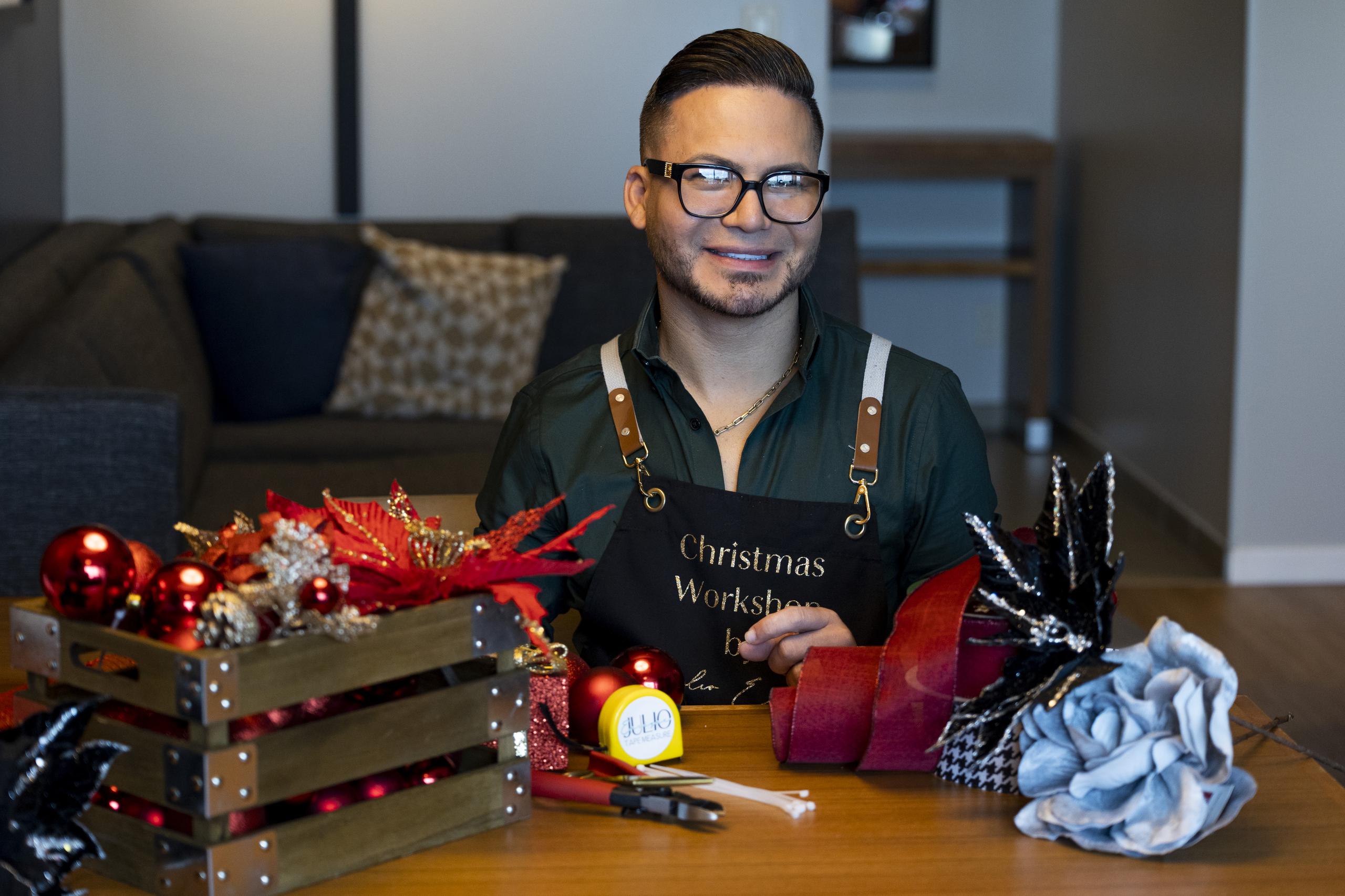 Julio Enrique se prepara para compartir las tendencias en decoración y árboles para esta Navidad en su "Christmas Workshop".