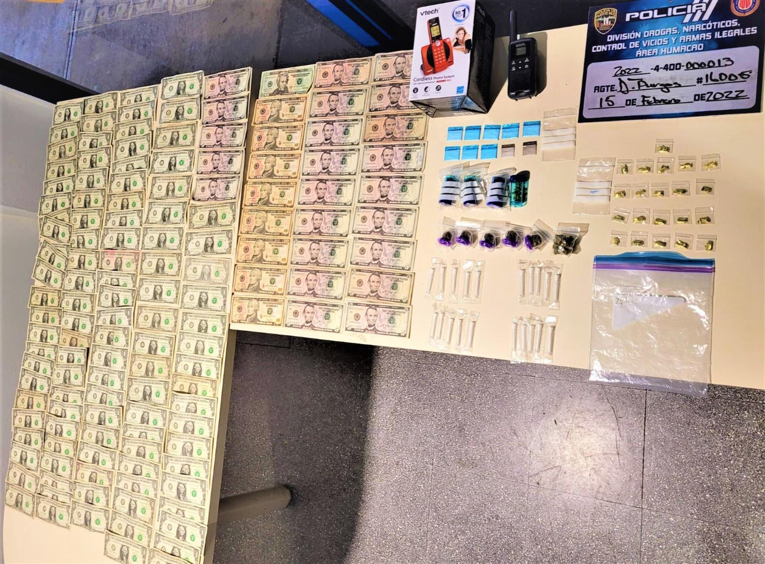 La droga y el dinero en efectivo fueron ocupadas durante un allanamiento en el residencial Judelly, en Las Piedras.