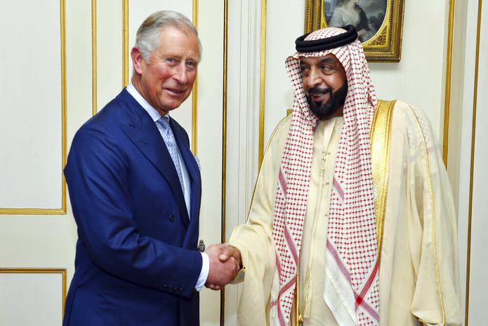 El príncipe Charles con el presidente de los Emiratos Árabes Unidos, Jalifa bin Zayed al Nahyan, durante su visita a Clarence House en el centro de Londres el 1 de mayo de 2013.