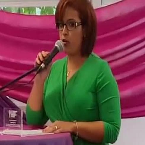 Maestra pasma al alcalde de Guayanilla