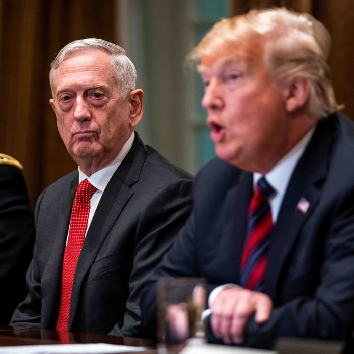 Renuncia el secretario de Defensa tras desacuerdo con 