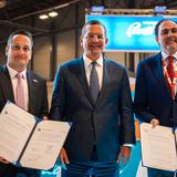 Gobernador firma nuevo acuerdo con aerolínea española Iberia