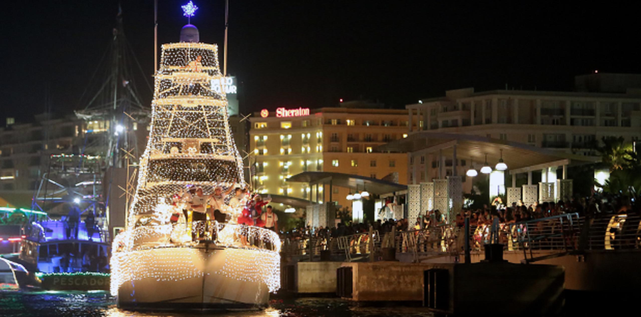El desfile de embarcaciones iluminadas con motivos de Navidad por la bahía de San Juan se celebrará  las 6:00 p.m. frente al Muelle 6 y Bahía Urbana. (Archivo)
