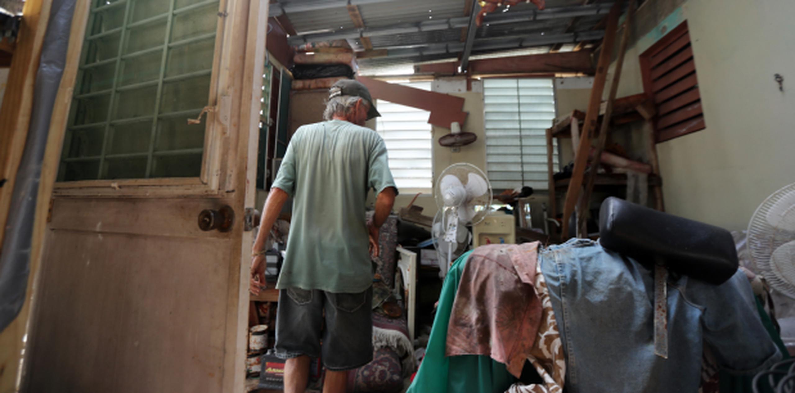 Luis Fernando Delgado, de 72 años, hace lo que puede por devolverle el techo a su familia. (juan.martinez@gfrmedia.com)
