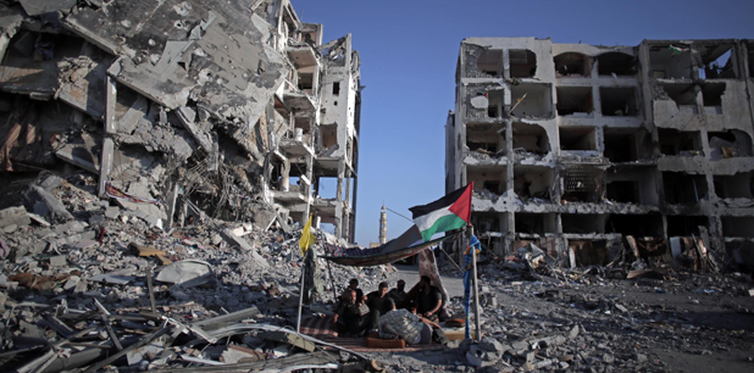 Más de 1,900 palestinos, la mayoría civiles, han perdido la vida en la guerra en Gaza, que ha durado un mes. (AP)
