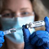 Coalición Científica insta a los que se vacunaron con J&J a recibir refuerzo de Moderna o Pfizer