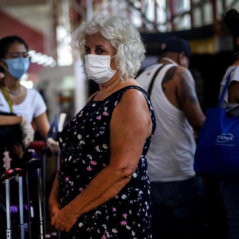 Extranjeros se quedan varados en aeropuerto de Cuba