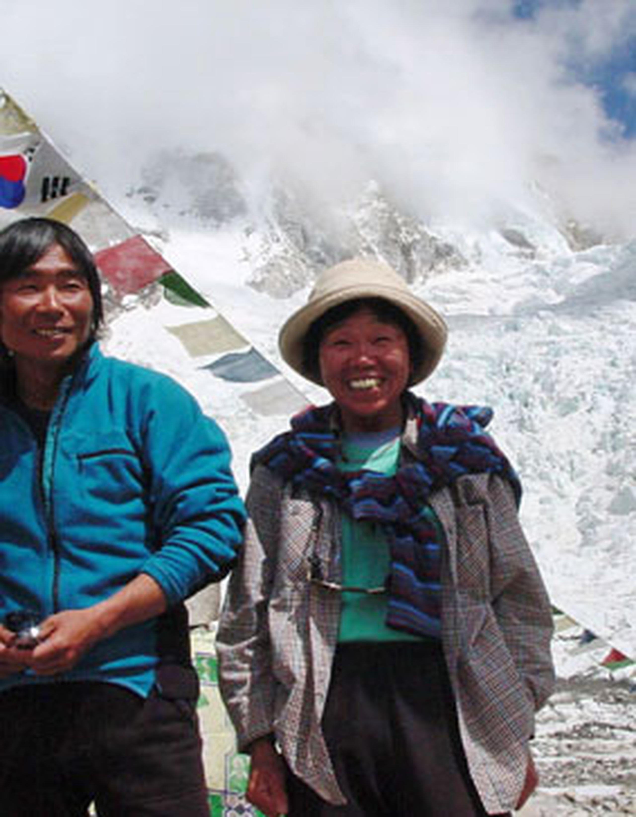 Tshering dijo que Watanabe y los otros alpinistas se encontraban en buenas condiciones y habían emprendido el descenso. (AP)
